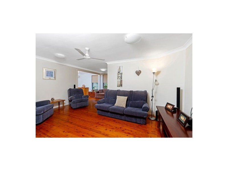 5 Carmel Avenue, Budgewoi NSW 2262