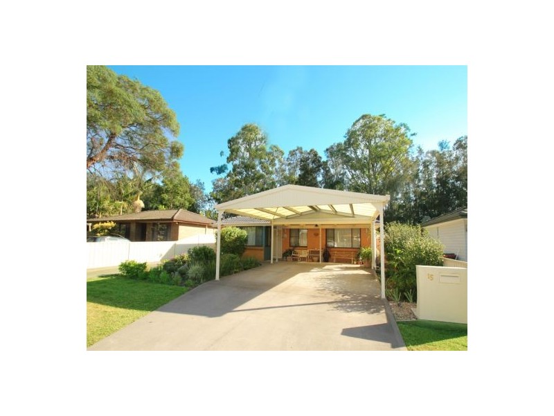 15 Blenheim Avenue, Berkeley Vale NSW 2261