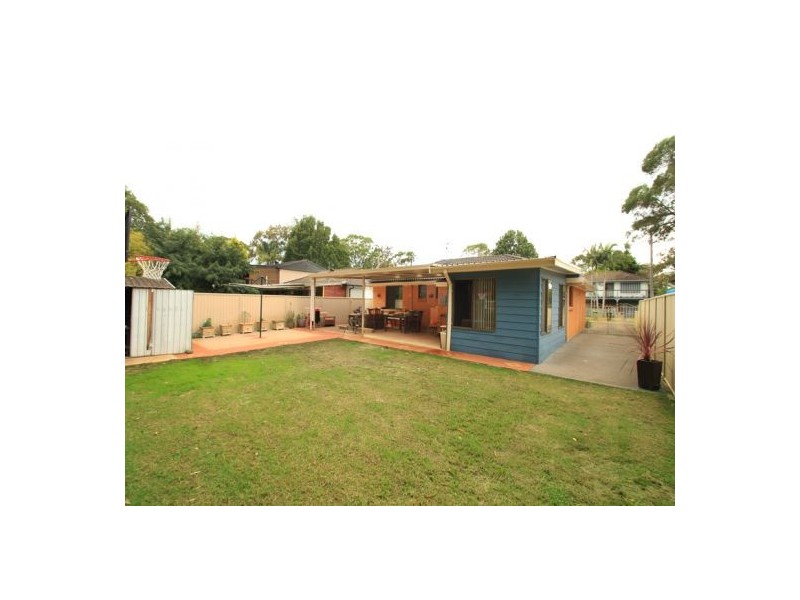 15 Blenheim Avenue, Berkeley Vale NSW 2261