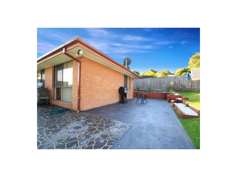 2 Pamela Close, Bateau Bay NSW 2261