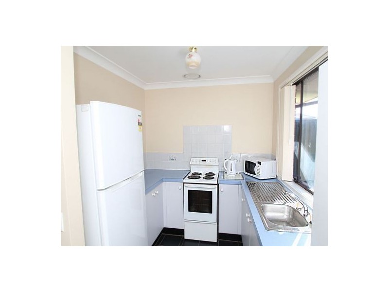 2 Pamela Close, Bateau Bay NSW 2261