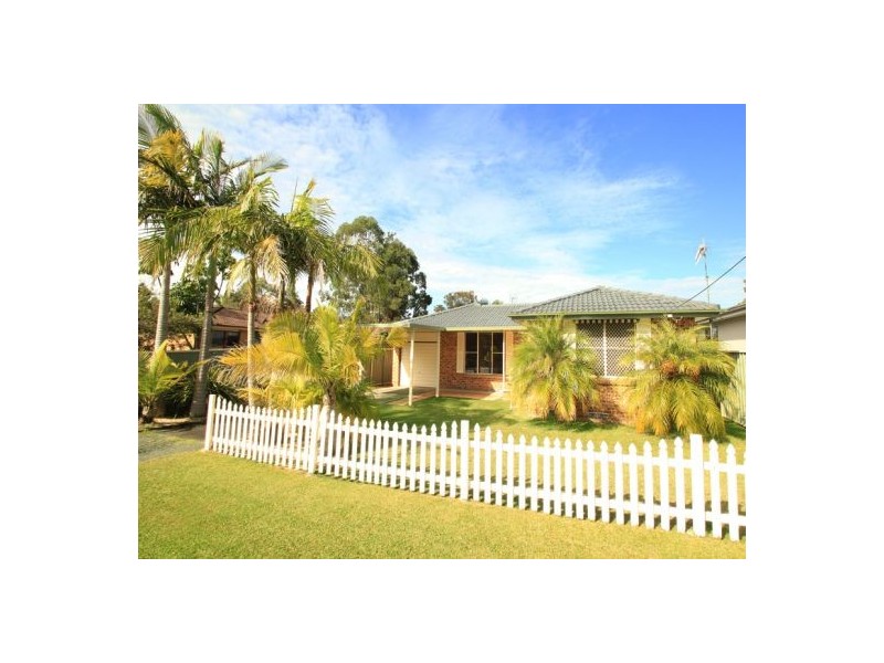 2 Buckingham Road, Berkeley Vale NSW 2261