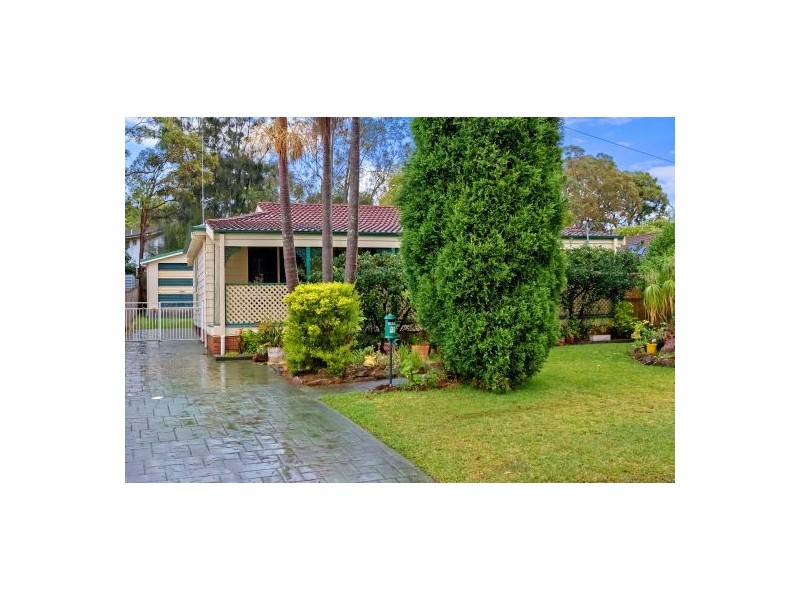 11 Warrina Avenue, Summerland Point NSW 2259