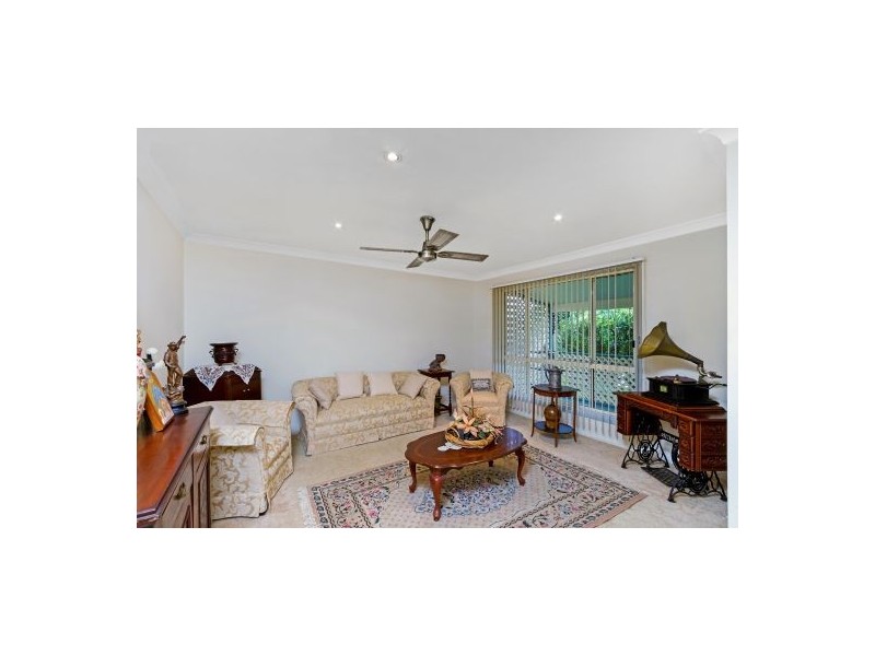 11 Warrina Avenue, Summerland Point NSW 2259