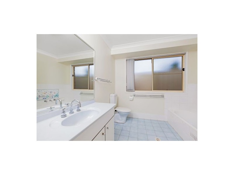 8 Anchorage Circle, Summerland Point NSW 2259