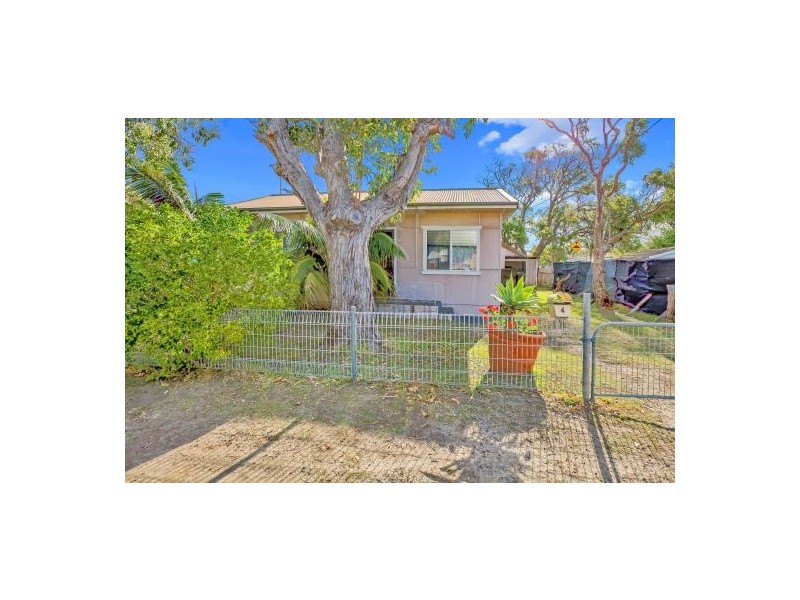 4 Dunleigh Street, Toukley NSW 2263