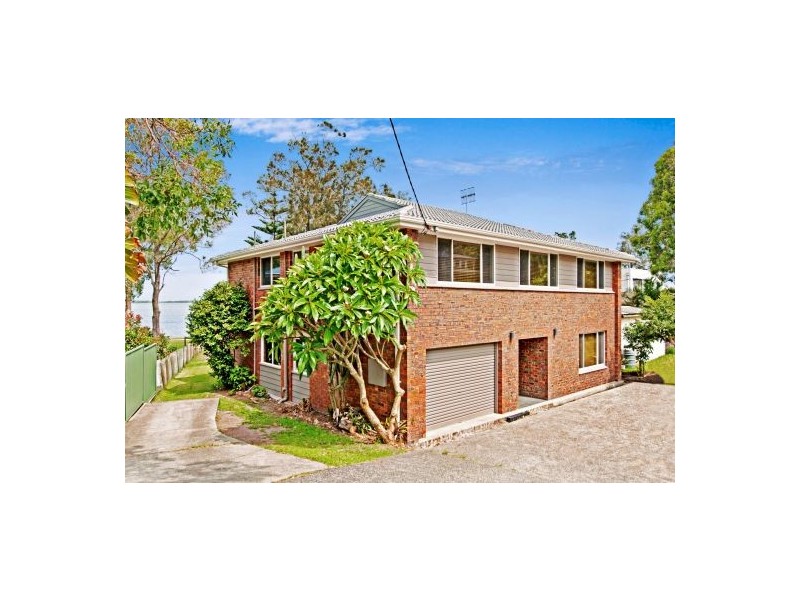 42 Woodland Parkway, Buff Point NSW 2262