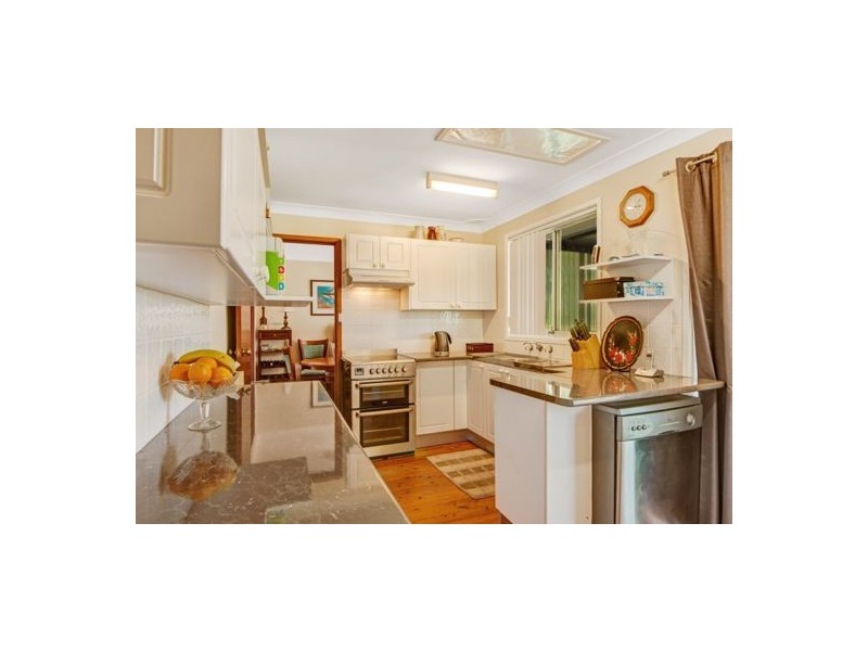 1 Esther Close, Gorokan NSW 2263