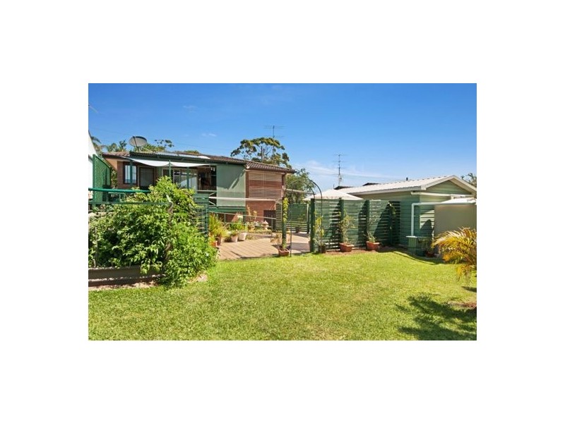1 Esther Close, Gorokan NSW 2263