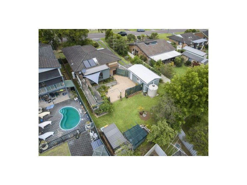 1 Esther Close, Gorokan NSW 2263