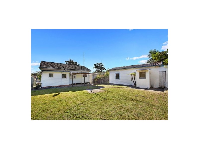 3 Banksia Street, Canton Beach NSW 2263