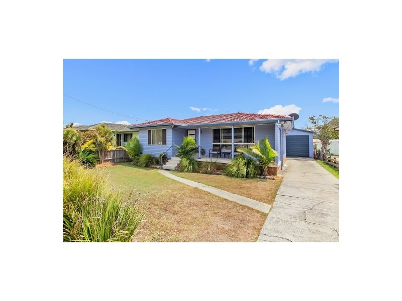 8 Barnard Crescent, Toukley NSW 2263