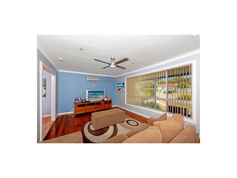 8 Barnard Crescent, Toukley NSW 2263