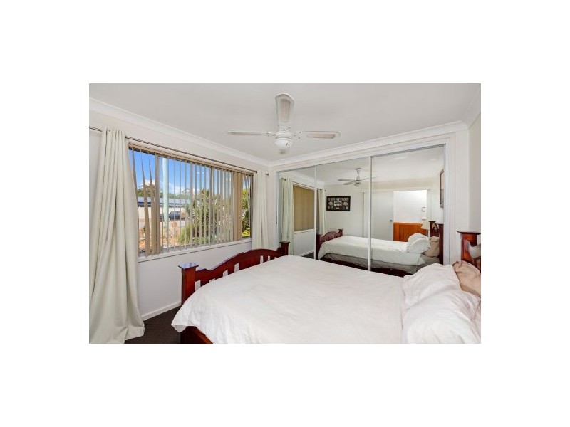 8 Barnard Crescent, Toukley NSW 2263