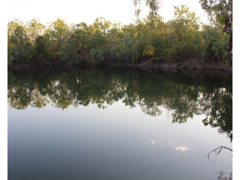 85 & 195 Crater Lake Road, Batchelor NT 0845