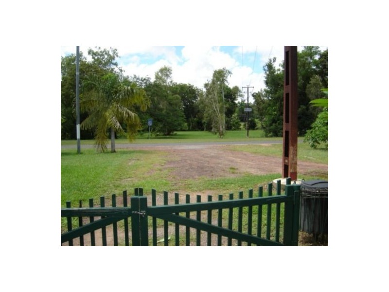 17 Memorial Tce, Adelaide River NT 0846