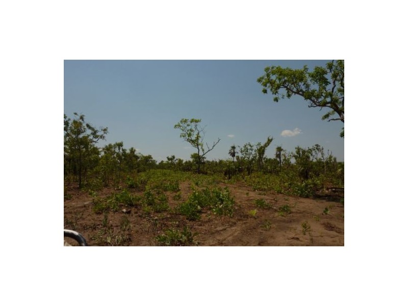 6/1932 Hundred Of Hart, Batchelor NT 0845