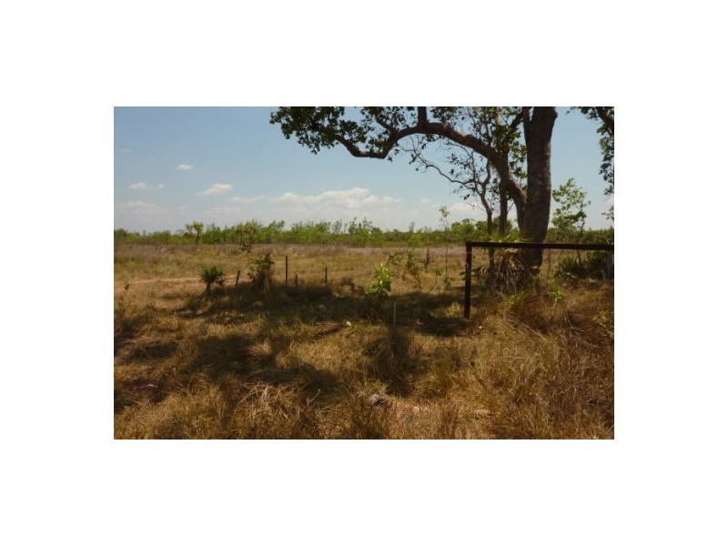 6/1932 Hundred Of Hart, Batchelor NT 0845