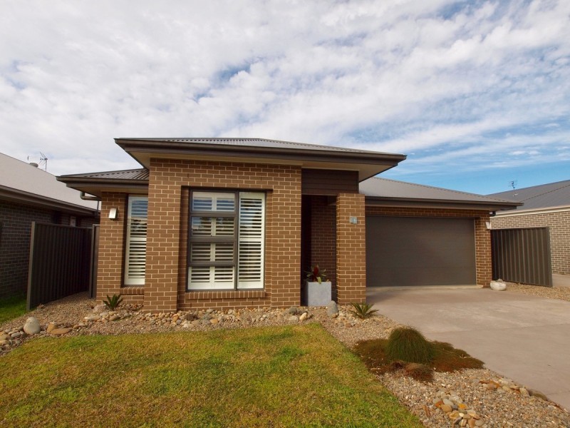 16 Seagrass Avenue, Vincentia NSW 2540