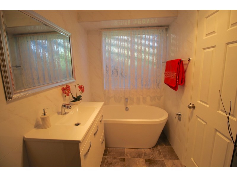 6 Claylands Drive, St Georges Basin NSW 2540