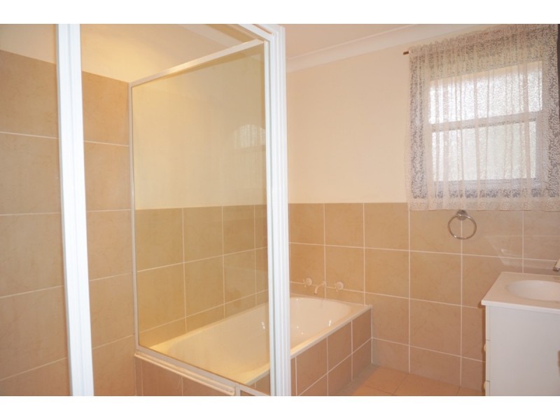 27 Roberts Street, Old Erowal Bay NSW 2540