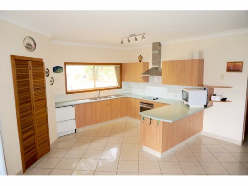 18 McArthur Drive, Falls Creek NSW 2540