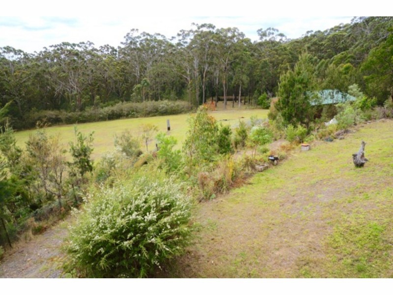 18 McArthur Drive, Falls Creek NSW 2540