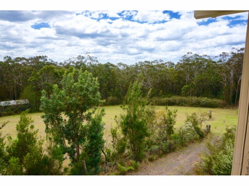 18 McArthur Drive, Falls Creek NSW 2540
