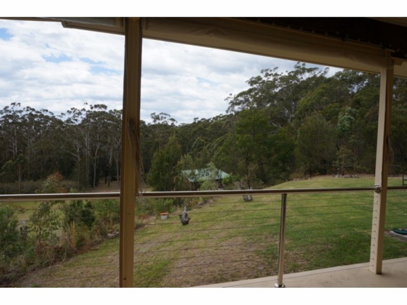 18 McArthur Drive, Falls Creek NSW 2540