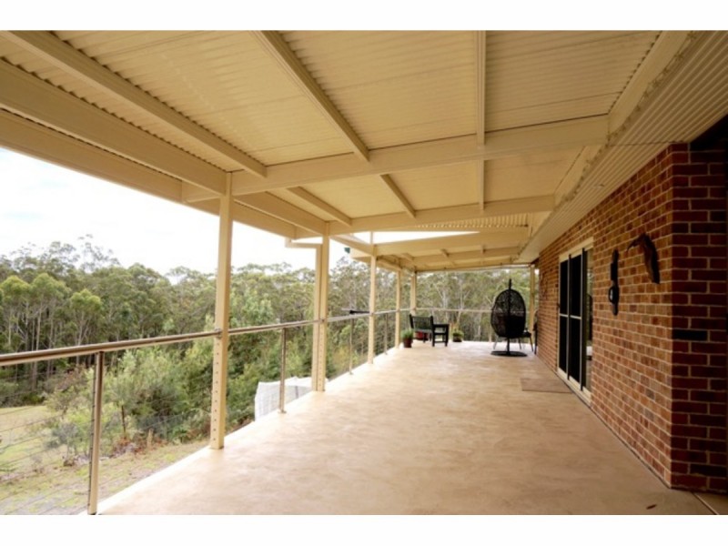 18 McArthur Drive, Falls Creek NSW 2540