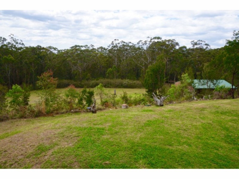 18 McArthur Drive, Falls Creek NSW 2540