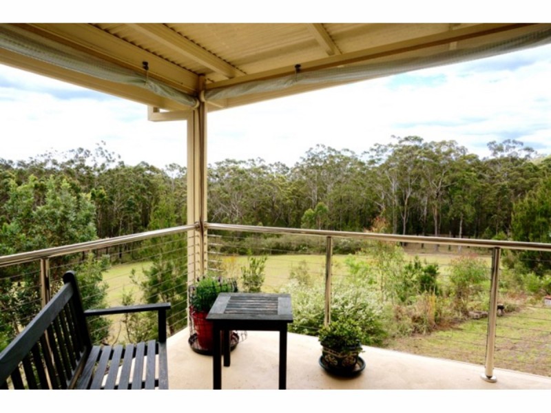 18 McArthur Drive, Falls Creek NSW 2540