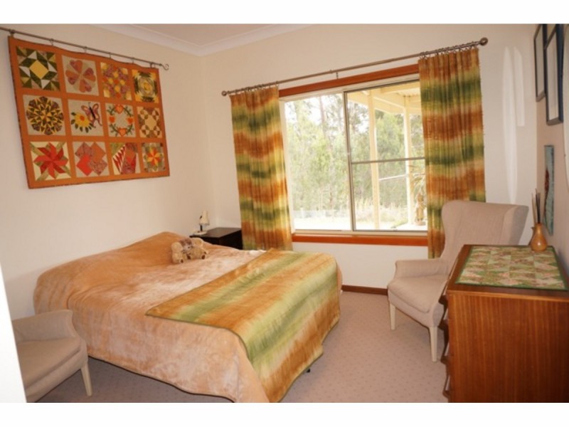 18 McArthur Drive, Falls Creek NSW 2540