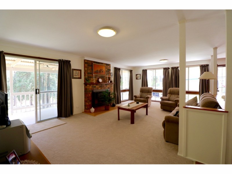 49 Woollamia Road, Falls Creek NSW 2540