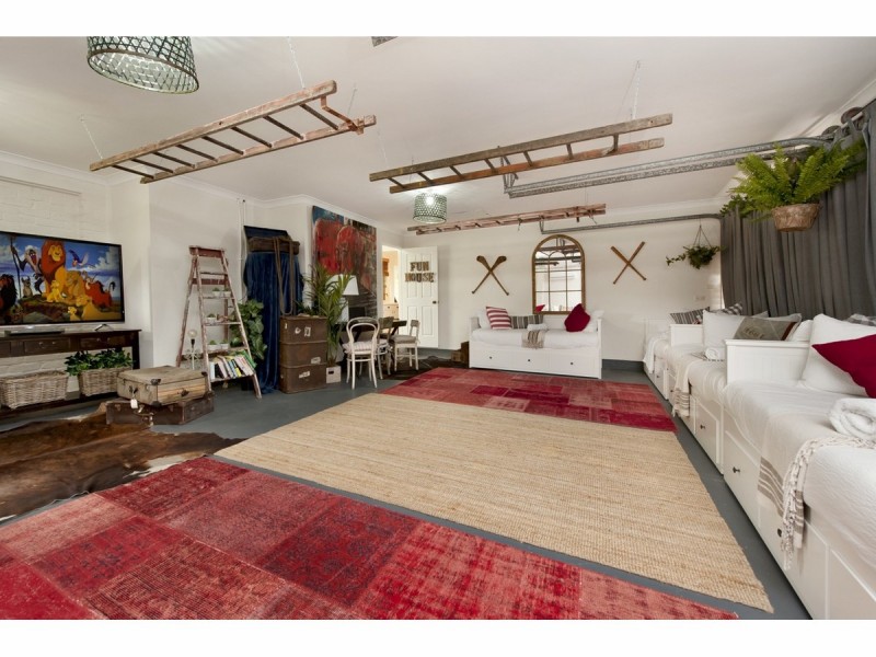 15 Vallon Road, Woollamia NSW 2540