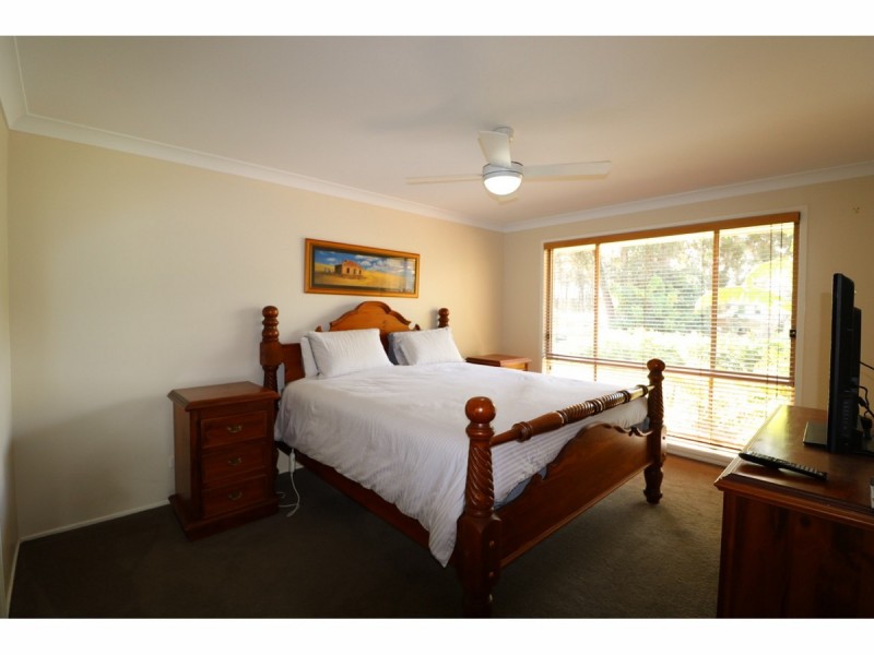 26 Streamside Street, Woollamia NSW 2540
