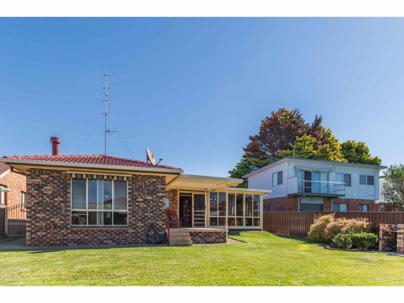 18 Lambs Crescent, Vincentia NSW 2540