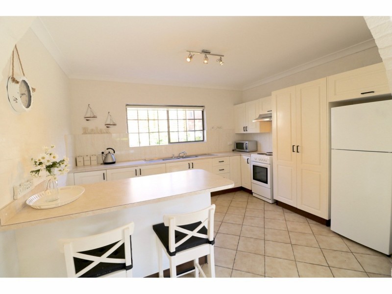 2/221 Elizabeth Drive, Vincentia NSW 2540