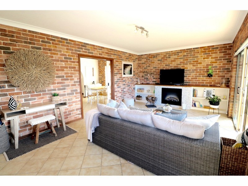 2/221 Elizabeth Drive, Vincentia NSW 2540