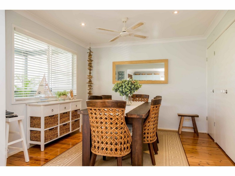 12 Sunnyside Avenue, Woollamia NSW 2540