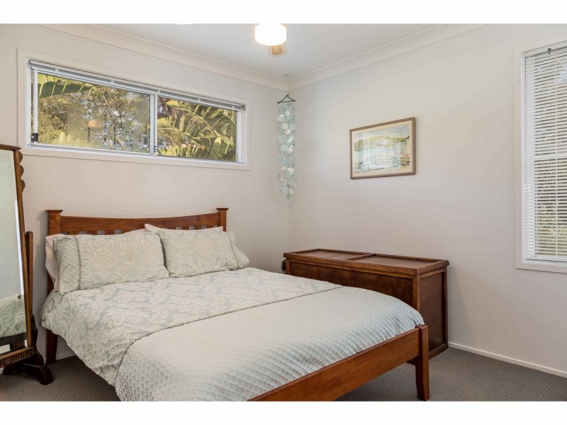 12 Sunnyside Avenue, Woollamia NSW 2540