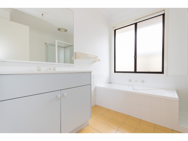 10 Turvey Crescent, St Georges Basin NSW 2540