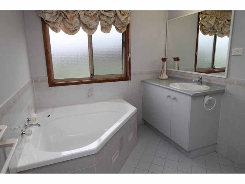 6 Turvey Crescent, St Georges Basin NSW 2540