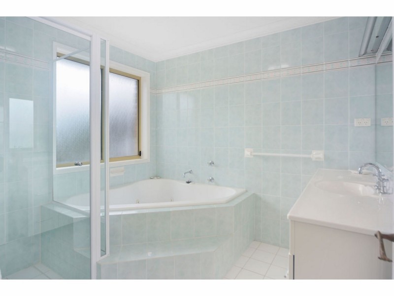 8 McNamara Court, Vincentia NSW 2540