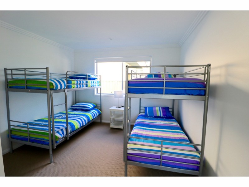 33 Elizabeth Drive, Vincentia NSW 2540