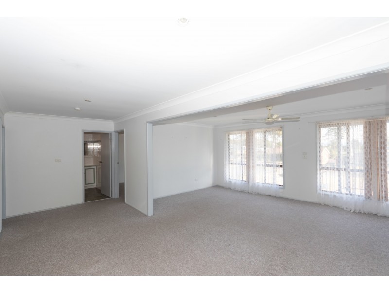 4 Dunisla Street, Sanctuary Point NSW 2540