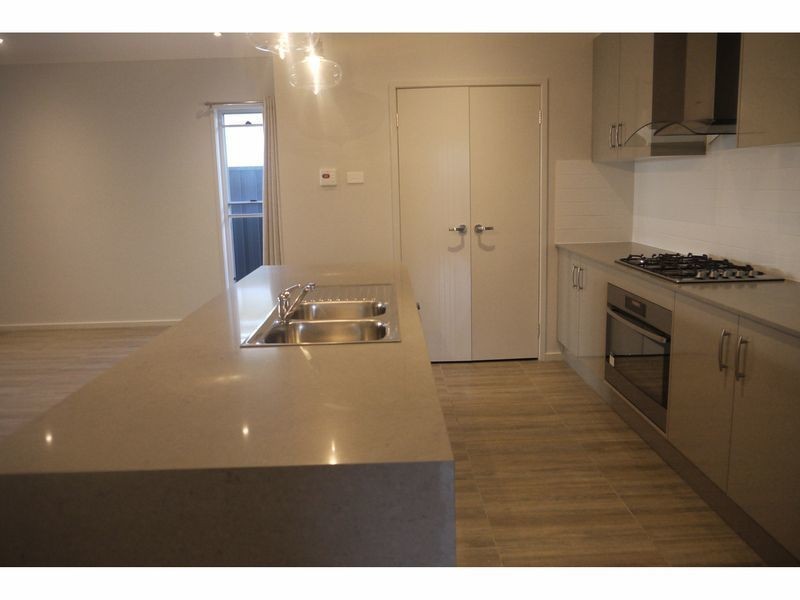 77 Summercloud Crescent, Vincentia NSW 2540