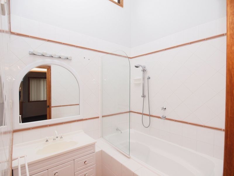 8 St George Avenue, Vincentia NSW 2540