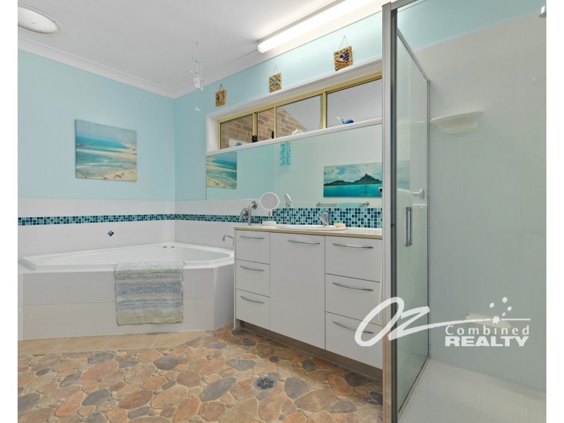 14 Tasman Park Close, St Georges Basin NSW 2540