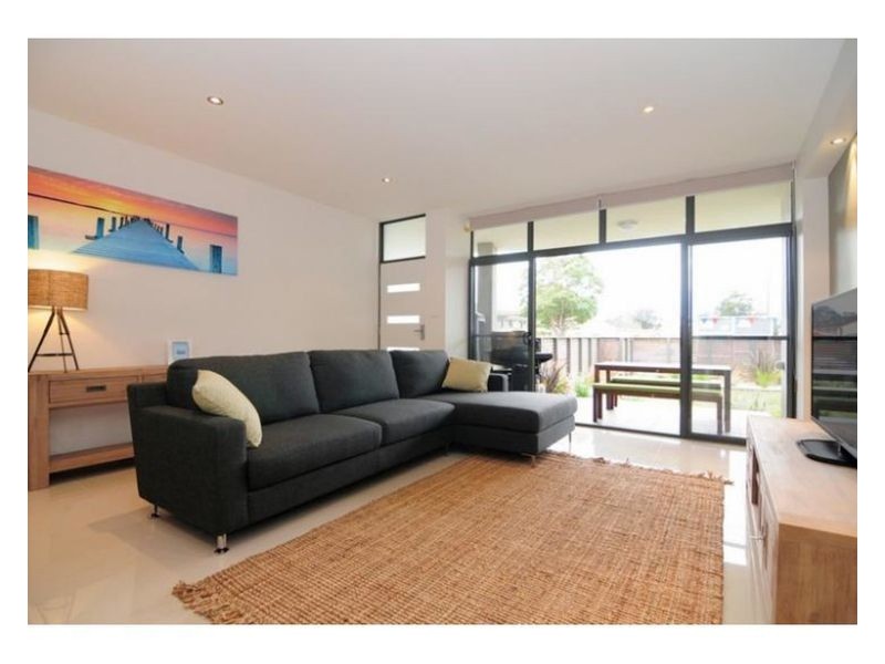 2/33 Hawke Street, Huskisson NSW 2540